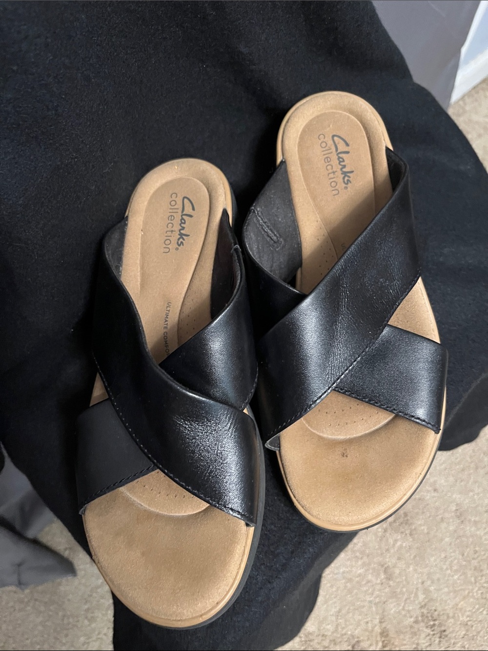Clarks Black Crossover Slide Sandals with Tan Footbed - Picture 3 of 5